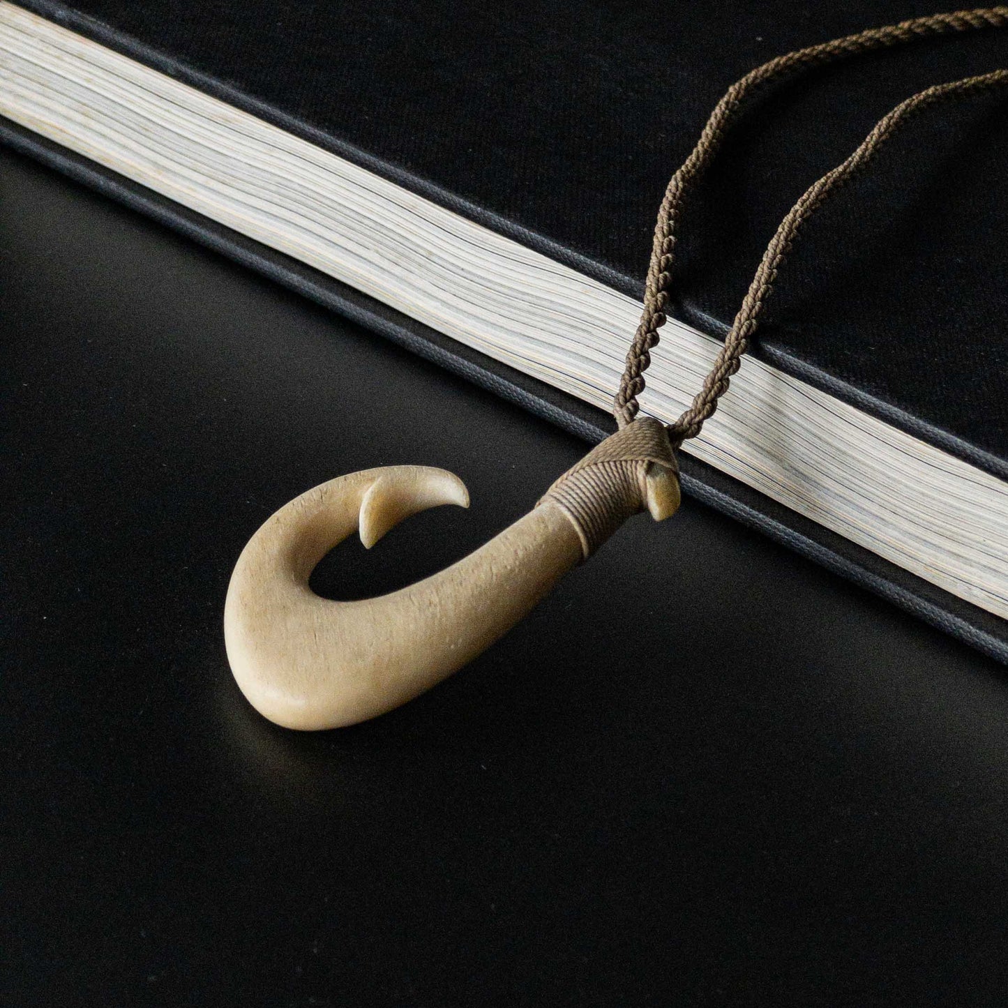 HAWAIIAN IVORY FISH FOOK 50'S VINTAGE