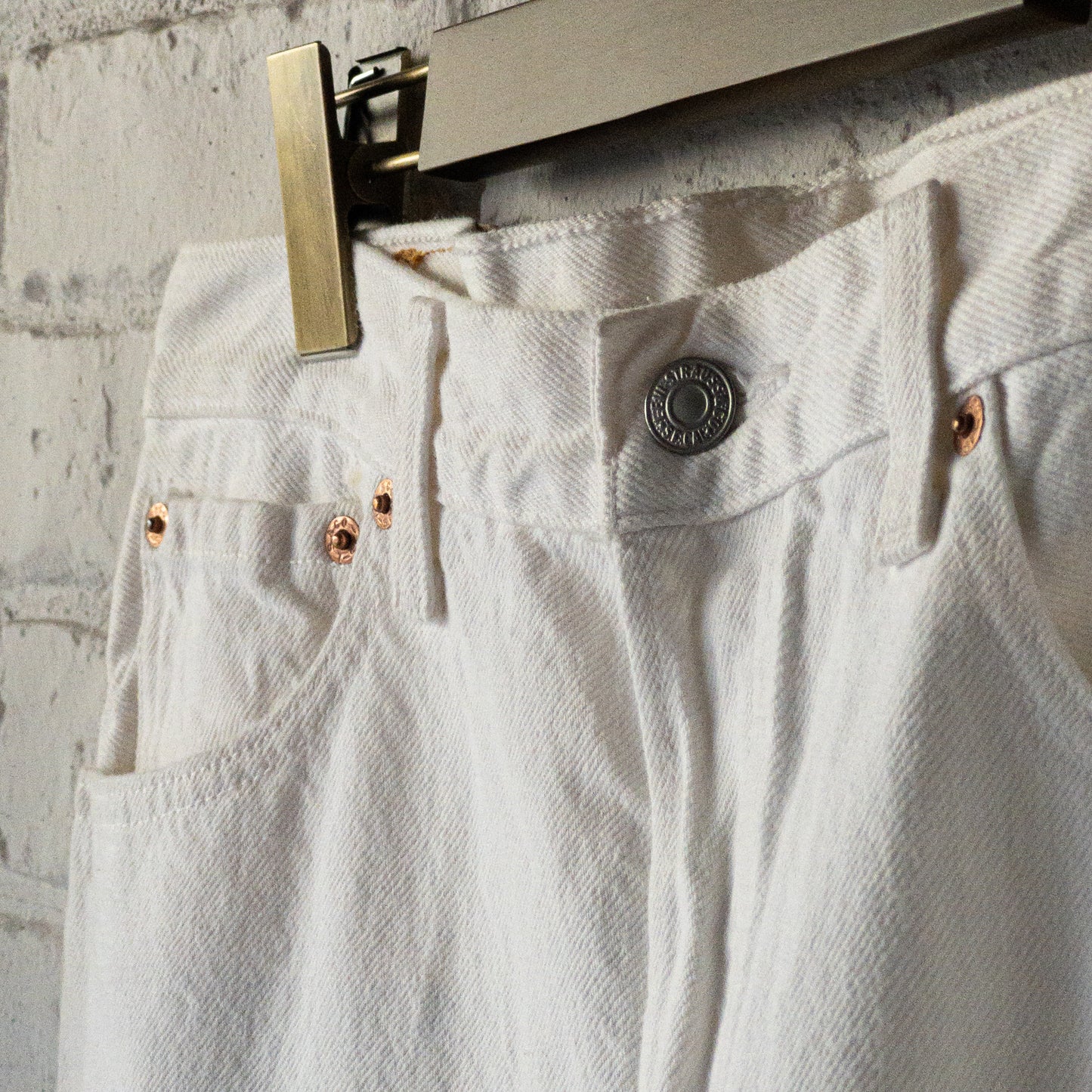 LEVI'S 501 WHITE 90's DEAD STOCK (W34L36)