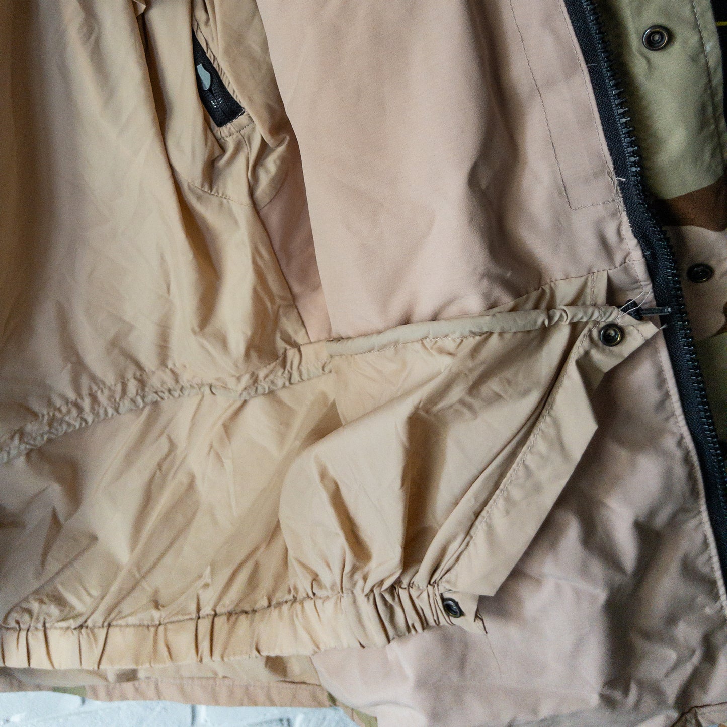 US ARMY ECWCS GORE-TEX DESERT CAMO PARKA 04'S VINTAGE MEDIUM-REGULAR