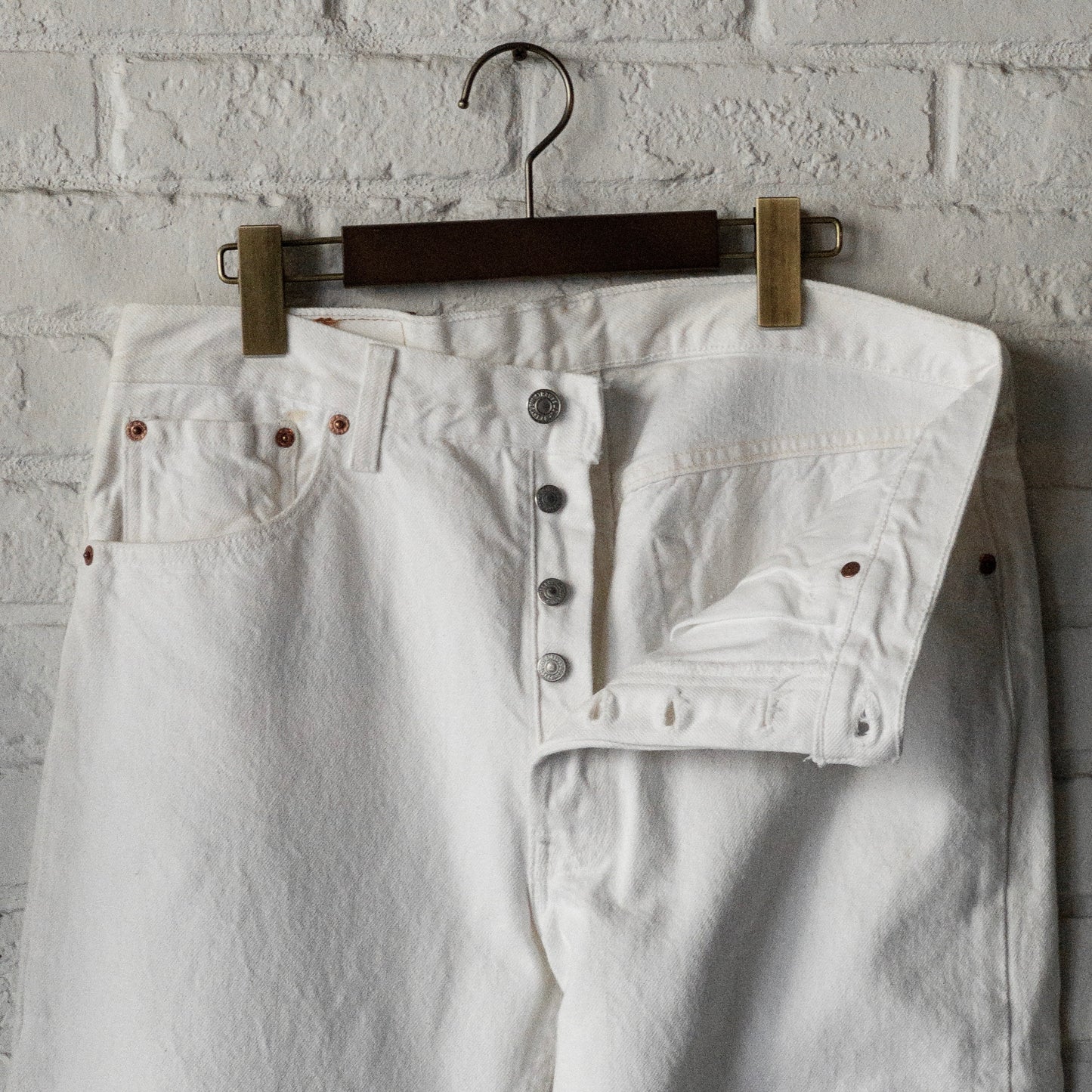 LEVI'S 501 WHITE 90's DEAD STOCK (W34L36)