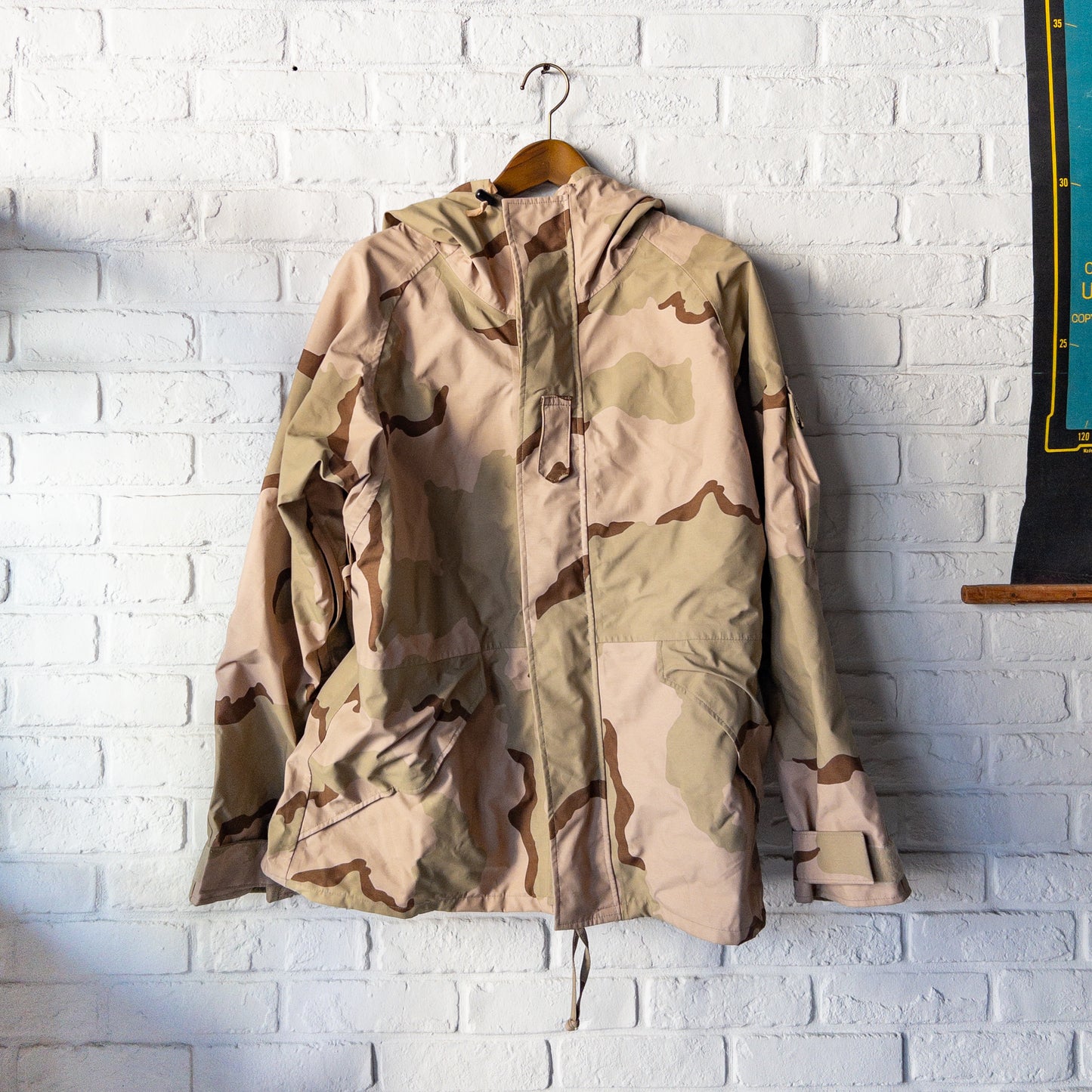 US ARMY ECWCS GORE-TEX DESERT CAMO PARKA 02'S VINTAGE LARGE-REGULAR