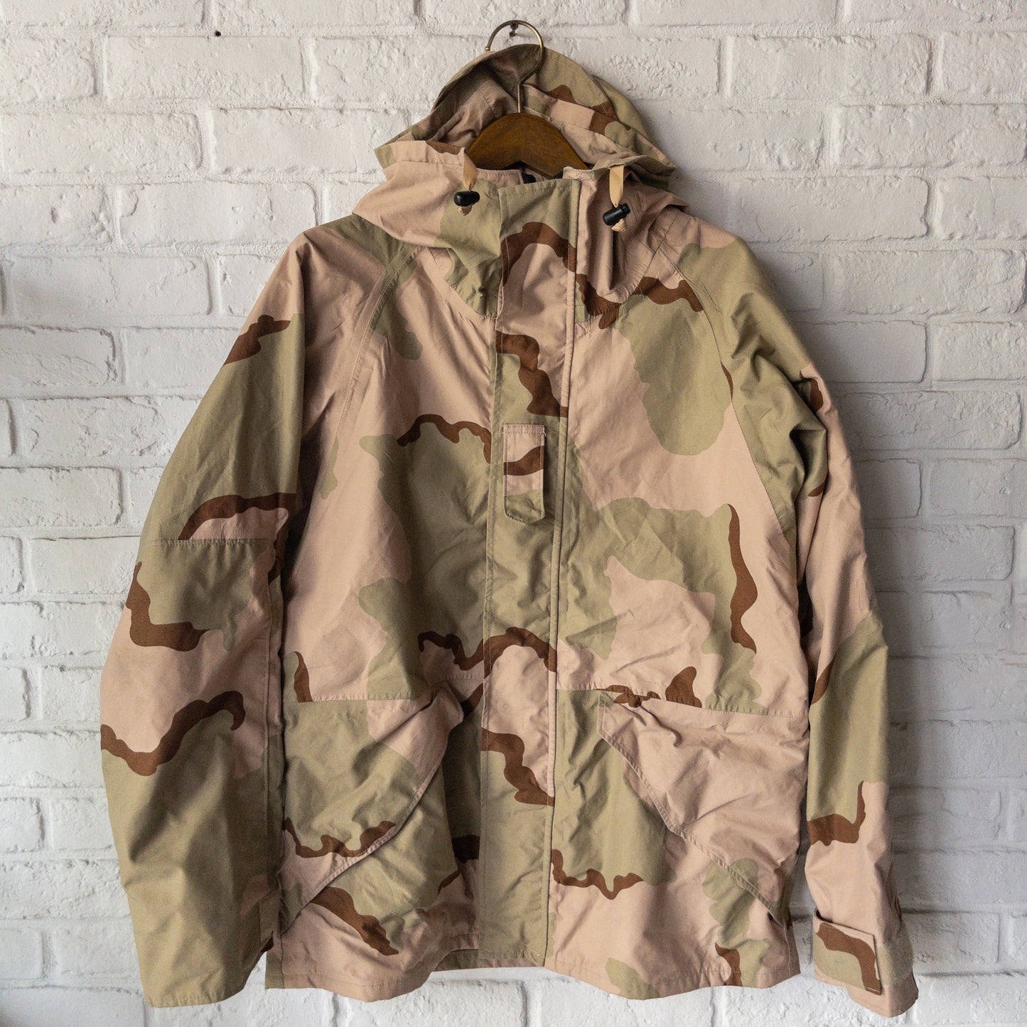 US ARMY ECWCS GORE-TEX DESERT CAMO PARKA 04'S VINTAGE MEDIUM-REGULAR