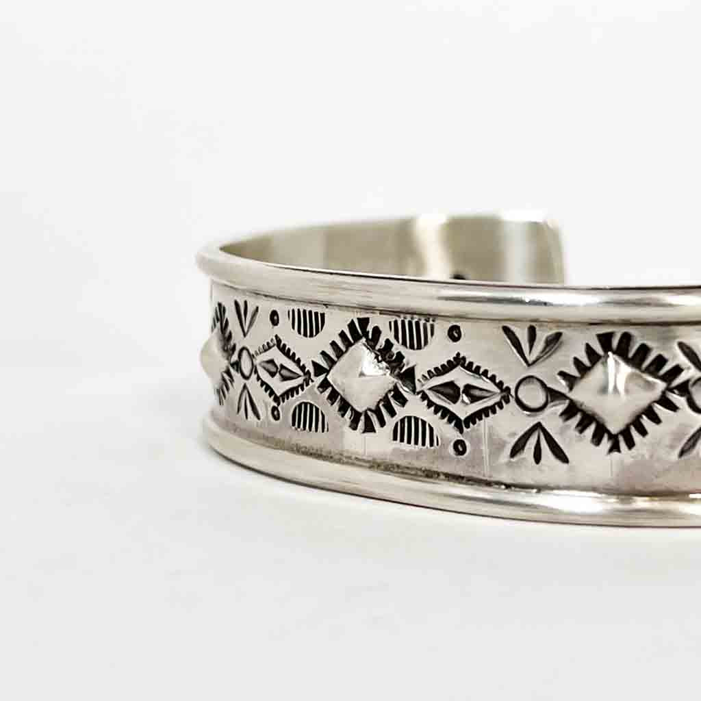 NAVAJO SILVER BANGLE (var2) by GILBERT WILSON JR