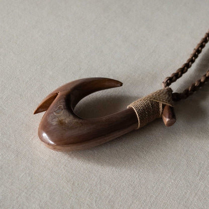 HAWAIIAN IVORY FISH FOOK 50'S VINTAGE (BROWN)
