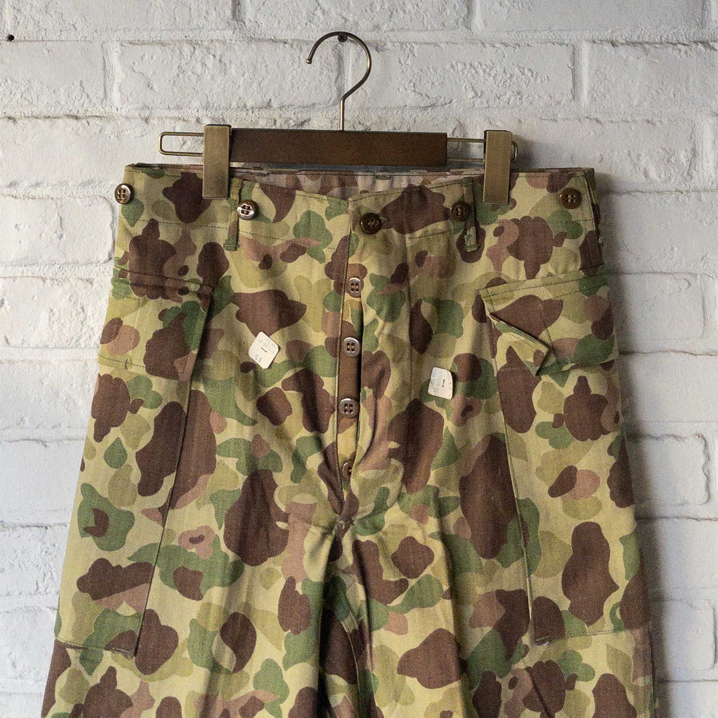 M1943 US ARMY FROG CAMO HBT CARGO PANTS 1940'S DEAD STOCK