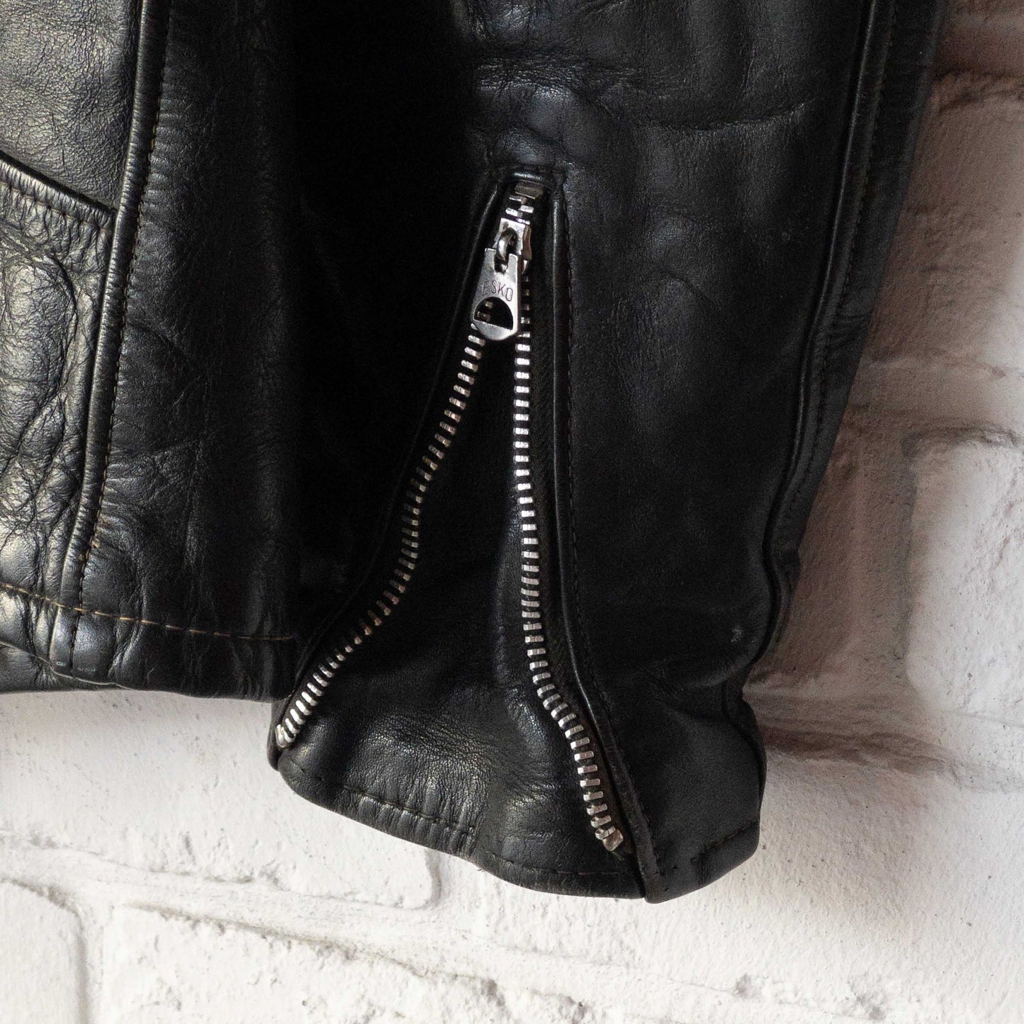 SCHOTT CAFE RACER LEATHER JACKET (42) 1970'S VINTAGE