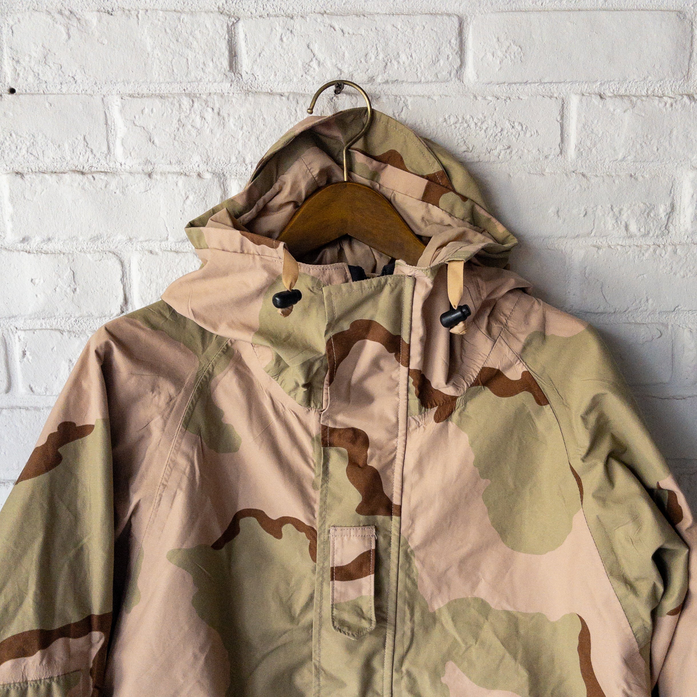 US ARMY ECWCS GORE-TEX DESERT CAMO PARKA 04'S VINTAGE MEDIUM-REGULAR –  WANDERER