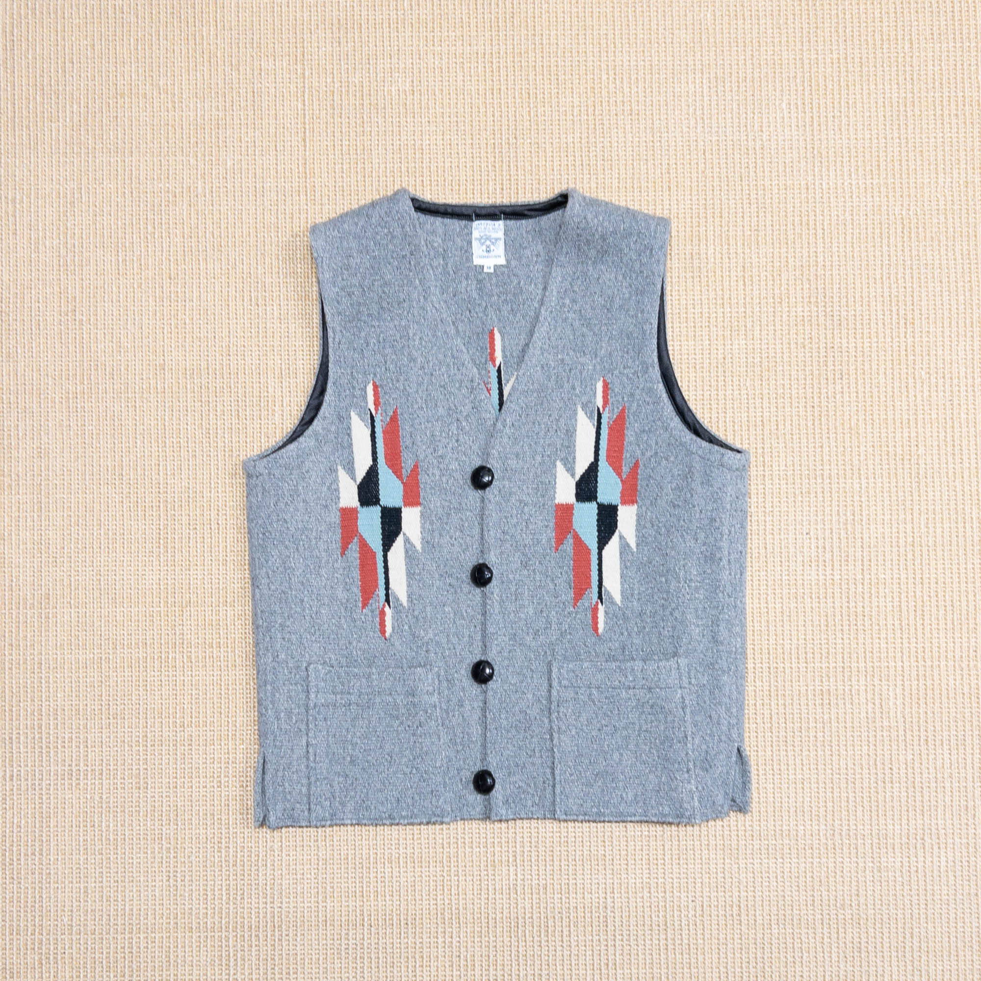 ORTEGA'S CHIMAYO VEST BOX GRAY (38)Var.1 – WANDERER