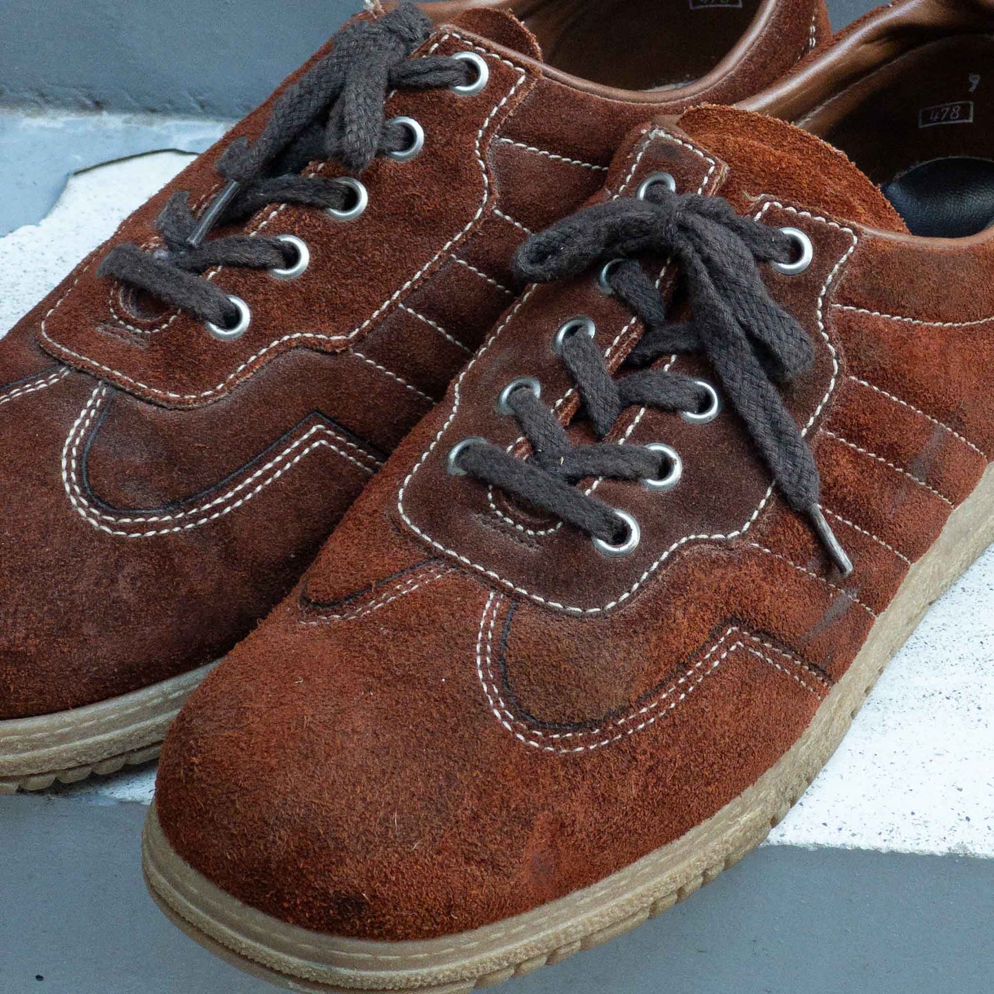 EARTH SHOES SNEAKER 1970'S VINTAGE (SIZE 9)