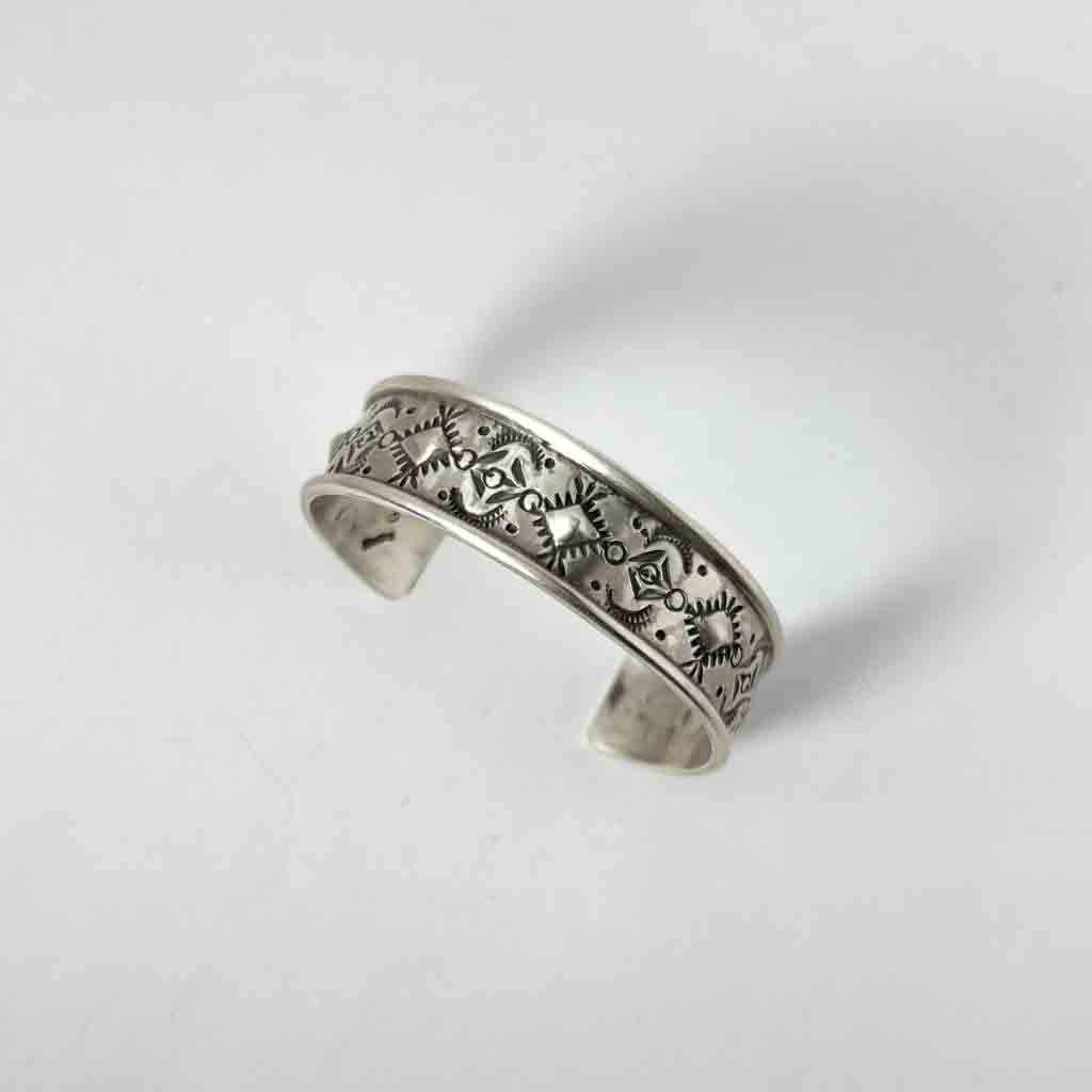 NAVAJO SILVER  BANGLE (var3) by GILBERT WILSON JR