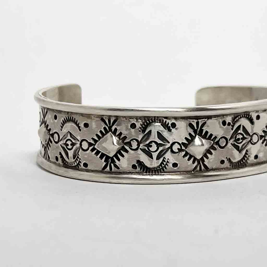 NAVAJO SILVER  BANGLE (var3) by GILBERT WILSON JR