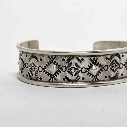 NAVAJO SILVER  BANGLE (var3) by GILBERT WILSON JR